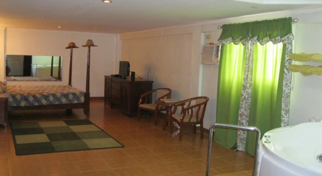 Red Tulip Hotel, Đặt Khách sạn Khách sạn ở Luzon có chỗ đỗ xe, Bãi đậu xe