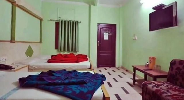 Трёхместный номер Deluxe с балконом Hotel Neha Inn