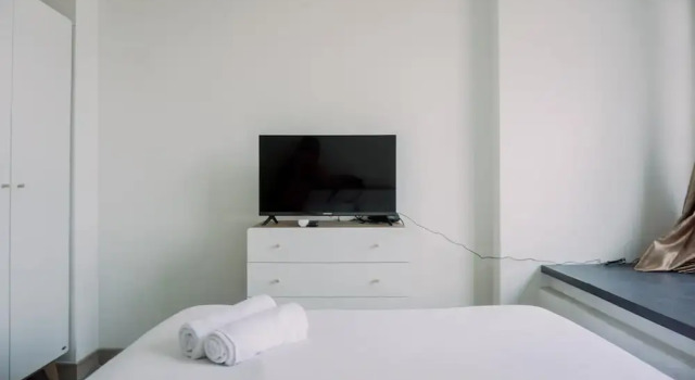Homey And Comfort Living Studio Collins Boulevard Apartment