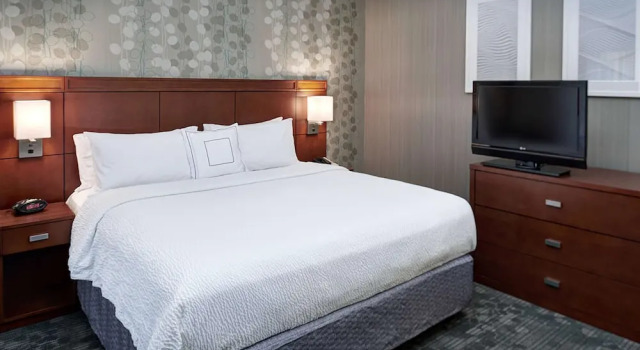 Двухместный номер Deluxe с видом на бассейн AmericInn by Wyndham Brookfield