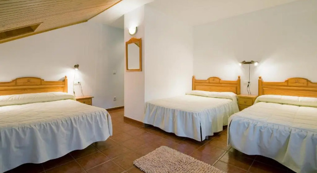 Четырёхместный номер Standard Hotel Castillo dAcher