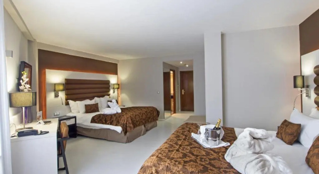 Четырёхместный номер Standard Hotel Princesa Parc