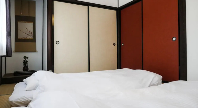 Sennichi House, Rezervovat Hotel Hotely v Ishikawa s parkováním, Parkování