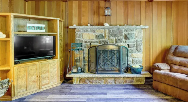 Gouldsboro Vacation Rental w/ Pool & Lake Access!, Book Feriehus Sommerhuse i Pennsylvania, Hytte
