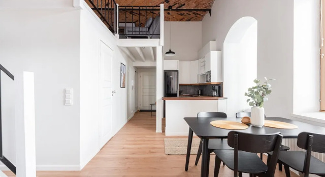 Апартаменты Deluxe Stylish Historical Loft with Sauna & Free Parking