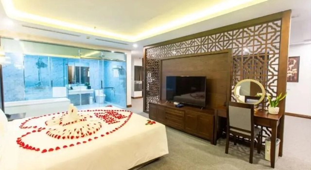 Двухместный люкс Peace Hotel Hạ Long