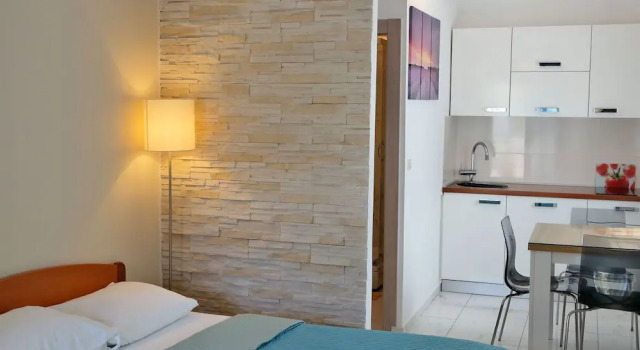 Nice Studio Apartment , Near the Beach, Prenota Appartamento Hotel a Isole Quarnerine con parcheggio, Parcheggio
