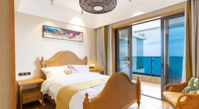 Люкс с 2 комнатами с балконом и с красивым видом из окна Guests City Daren Theme Hotel