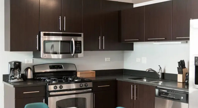 Artsy 2BR in Lincoln Park by Sonder