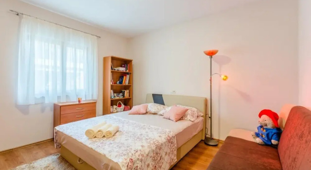 Villa Adriana - Three Bedroom Villa With Private Pool ID Direct Booker 9372, Buchen Sie Villa Hotels in Gespanschaft Split-Dalmatien mit Pool, Schwimmbad