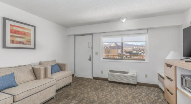 Люкс Crossroads Inn & Suites