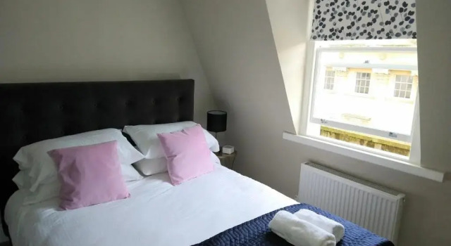 Stunning & Central Milsom Street Apartment