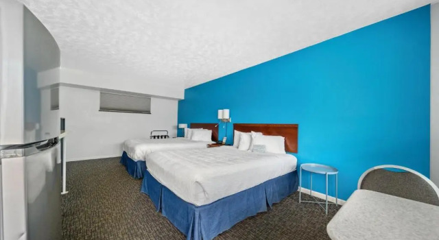 Grand Traverse Motel, Забронировать Мотель Отели Траверс-Сити с завтраком, рядом с Музейный центр Деннос, Завтраки