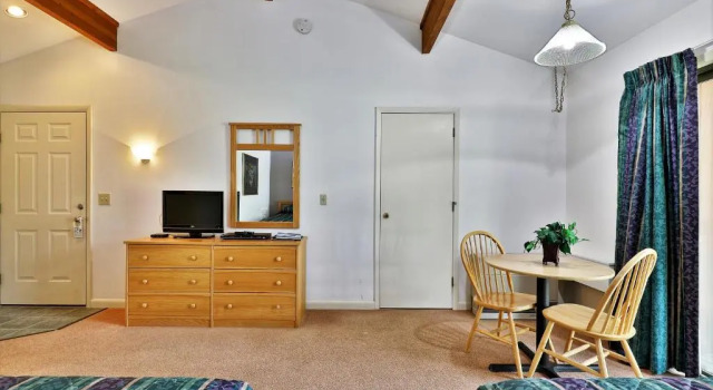 Номер Standard Cedarbrook Standard Hotel Room 201