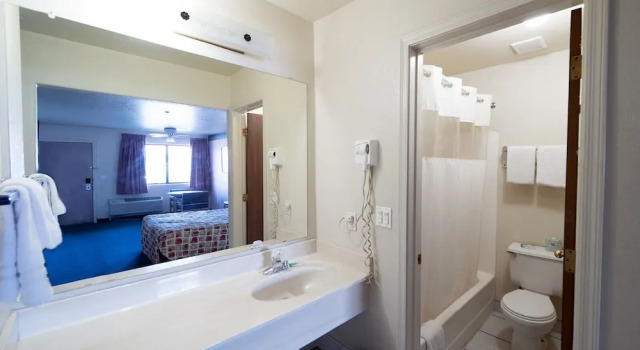 Четырёхместный номер Standard Superior Suites Phoenix Mesa