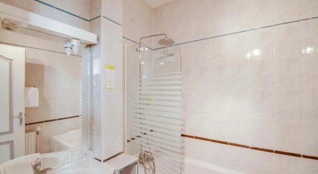 Семейный номер Standard Brit Hotel Comtes De Champagne - Troyes Centre Historique