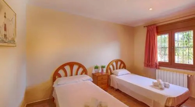 Villas Guzman - Fina, Book Hotel Moraira Costa Blanca