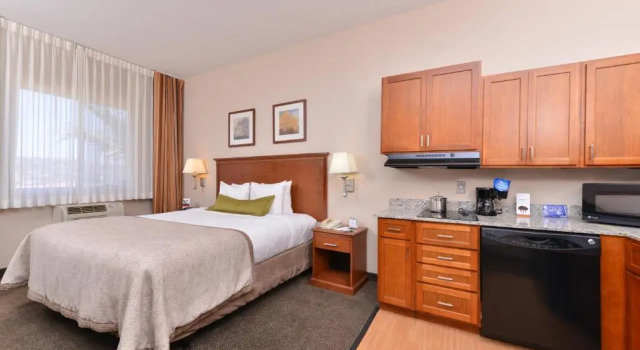 Люкс Candlewood Suites San Diego by IHG