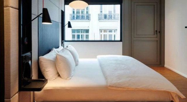 Одноместный номер Standard citizenM Paris Opera