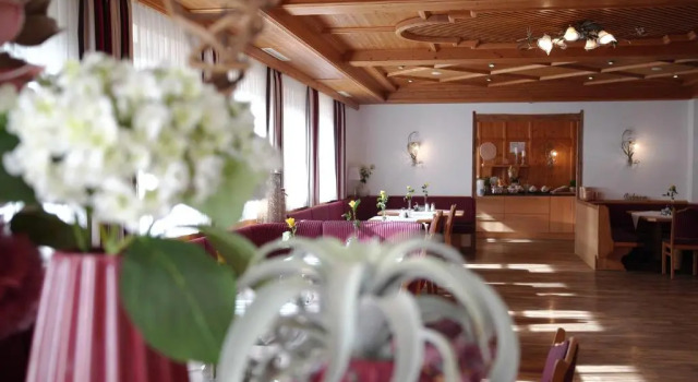 Номер Standard Pension Traube
