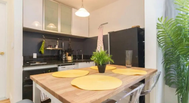 139-3E West Village 1BR best value, Забронировать Отель Нью-Йорк Нью-Йоркская агломерация, рядом с Sheridan Square