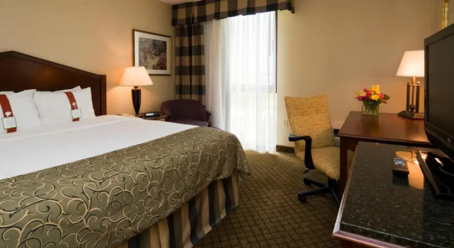 Люкс с 2 комнатами Holiday Inn Cincinnati-Eastgate by IHG
