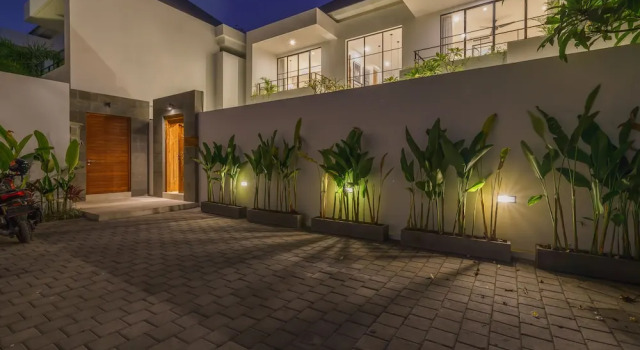 Puri Senang - Modern 4BR Pool Villa · Central Berawa · 6 min to Beach & Finns