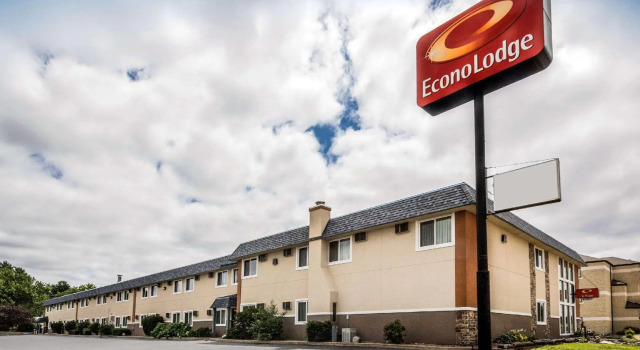 Кровать в общем номере Econo Lodge La Crosse North