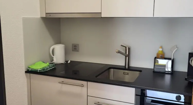 Студия с балконом Jolimont Apartments