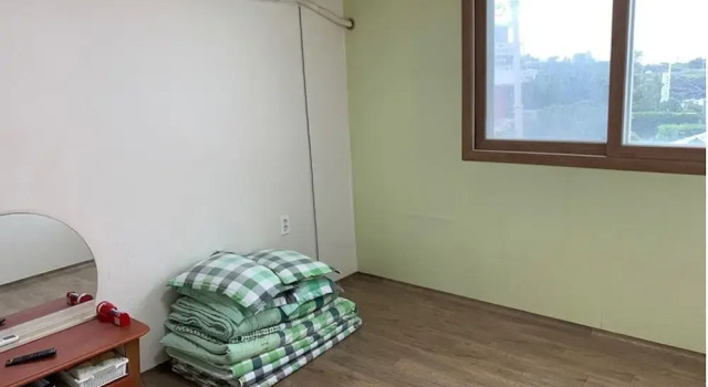Jeju Gobullak Guest House, Забронировать Гостевой дом Аеуол-ли Чеджу, рядом с Публичная библиотека в городе Эволь