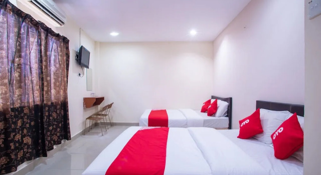 Семейный люкс OYO 44010 Royals Star Hotel