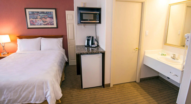 Четырёхместный номер Standard Holiday Inn Hinton by IHG