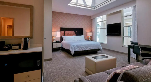 Люкс Embassy Suites Louisville Downtown