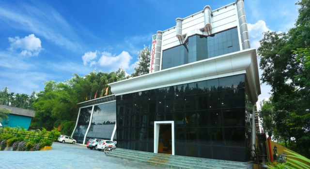 OYO 3020 Sheelisach Inn, Забронировать Отель Бизнес-отели штата Кералы, 4* 5*