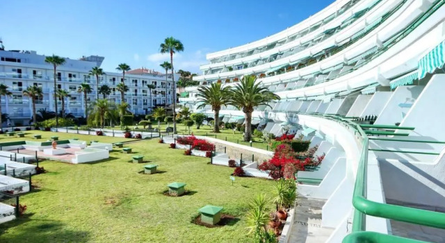 Studio in beachfront complex in El Duque area, Costa Adeje, Book Apartment Hotels in Tenerife with Parking, Parking