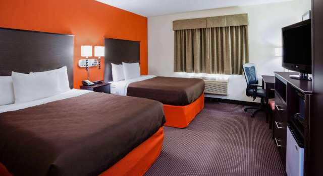 Четырёхместный номер Standard AmericInn by Wyndham Mora