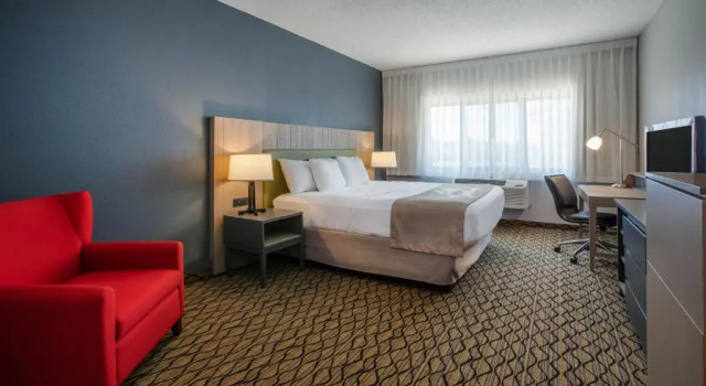 Люкс Days Inn & Suites by Wyndham Rochester Hills MI