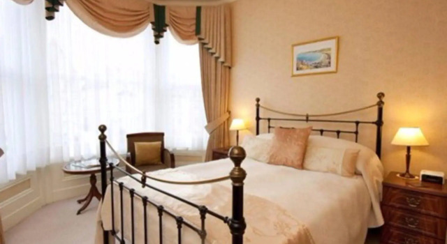 Adcote House, Забронировать Отель Отели Лландидно 4 звезды, рядом с Tina Holley Gallery, 4*