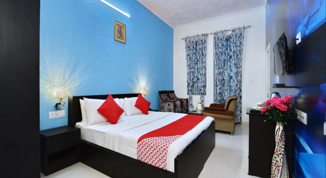 OYO 13083 Hotel Lovely Inn, Забронировать Отель Отели штата Раджастхана с парковкой, Парковка