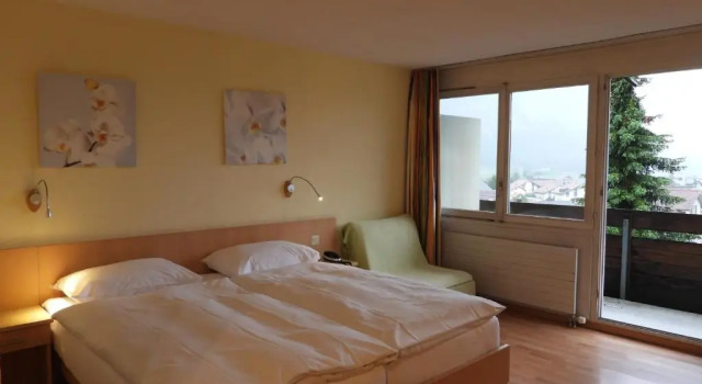 Двухместный номер Deluxe с балконом Hotel Sherlock Holmes "nur 200m zur Gondelbahn Hasliberg"