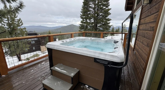 Коттедж Tahoe Donner Pinnacle Loop Mountain 5 Bedroom Home by RedAwning