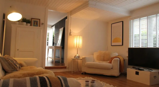 Hip Summer House in the Centre of Artists' Village Bergen With Terrace, Забронировать Отель Отели Норда 3 звезды, 3*