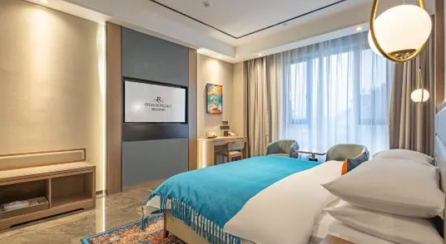 Семейный люкс Tekes Bauhinia Rezen Retreat Hotel (Bagua City Center Taiji Altar Branch)