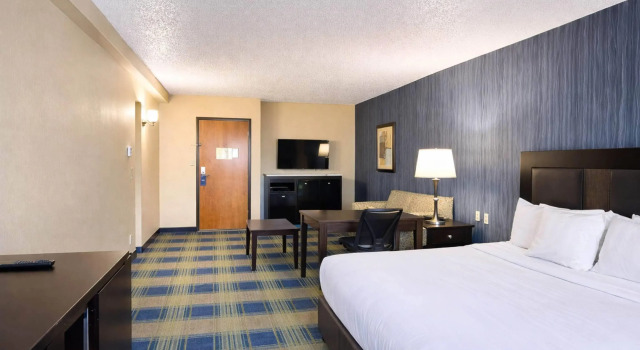 Люкс Business Comfort Inn & Suites Meriden East