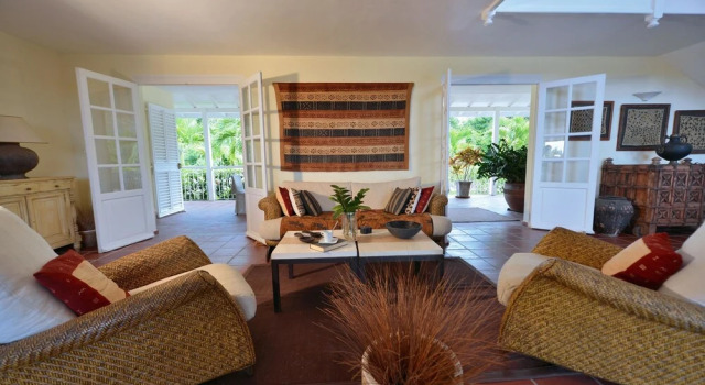 Tropical Villa w/ Pool in Exclusive Enclave, AC, Free Wifi, Pool, Concierge Service, Near Beach!