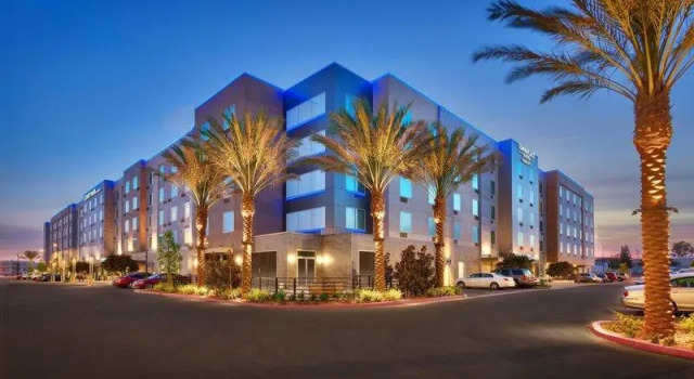 Четырёхместный люкс c 1 комнатой TownePlace Suites by Marriott Los Angeles LAX/Hawthorne