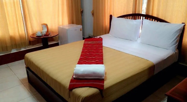 Dokkhaithong Hotel, Забронировать Отель Отели Вьентьяна с парковкой, Парковка