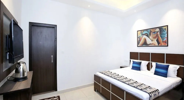 OYO 13307 Home Luxury Stay Shoghi