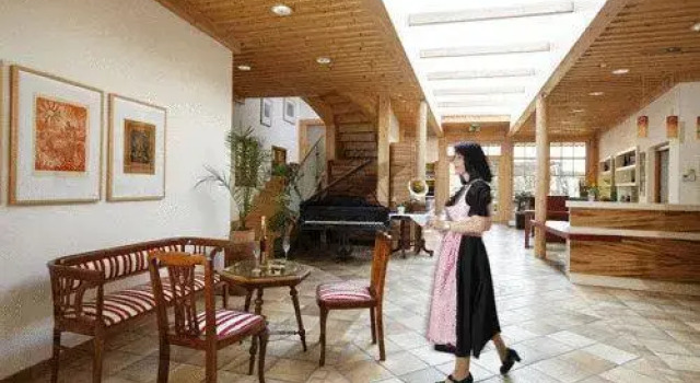 Winzerhotel und Weingut Kolleritsch, Rezerwuj Hotel Tieschen Styrian Spa Country