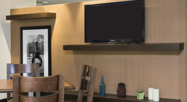 Hampton Inn by Hilton Milwaukee Northwest, Book Hotel Milwaukee Wisconsin